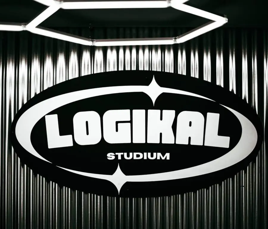 Cartel oval Logikal Studium